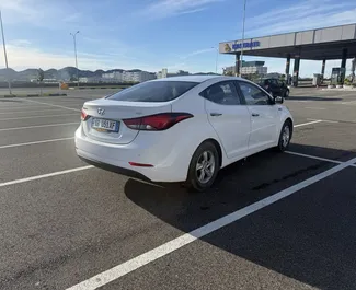 Wynajmij Hyundai Elantra 2015 w Albanii. Paliwo: Diesel. Moc: 90 KM ➤ Koszt od 20 EUR za dobę.