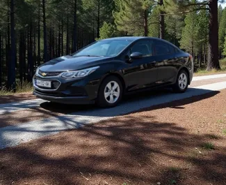 Chevrolet Cruze – samochód kategorii Komfort na wynajem w Gruzji ✓ Bez Depozytu ✓ Ubezpieczenie: OC, CDW, Bez Depozytu.