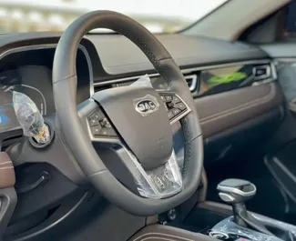 JAC J7 2025 do wynajęcia w Dubaju. Limit przebiegu 250 km/dzień.