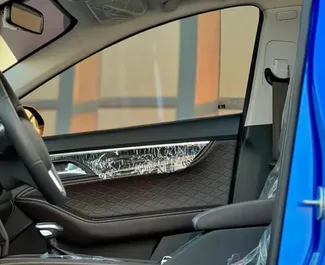 JAC J7 – samochód kategorii Komfort na wynajem w ZEA ✓ Depozyt 1000 AED ✓ Ubezpieczenie: OC.