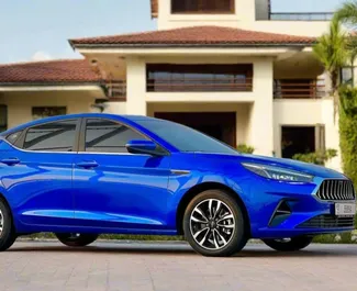 Wynajmij JAC J7 2025 w ZEA. Paliwo: Benzyna. Moc:  KM ➤ Koszt od 90 AED za dobę.