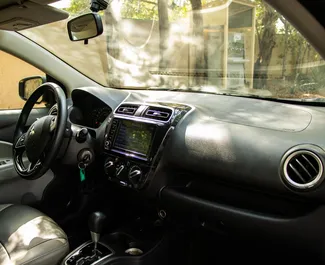 Mitsubishi Attrage 2024 do wynajęcia w Dubaju. Limit przebiegu 250 km/dzień.