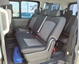 Hyundai Staria 2025 do wynajęcia na lotnisku w Antalyi. Limit przebiegu 250 km/dzień.