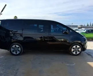 Wynajmij Hyundai Staria 2025 w Turcji. Paliwo: Benzyna. Moc: 165 KM ➤ Koszt od 99 USD za dobę.