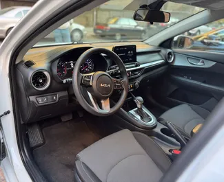 Kia Forte 2022 do wynajęcia w Erewaniu. Limit przebiegu nieograniczony.
