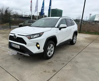 Wynajmij Toyota Rav4 2023 w Gruzji. Paliwo: Hybryda. Moc: 219 KM ➤ Koszt od 119 GEL za dobę.