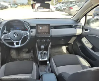 Renault Clio 5 2022 do wynajęcia na lotnisku w Antalyi. Limit przebiegu nieograniczony.