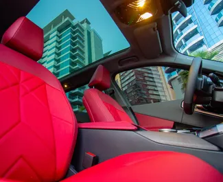 Wnętrze BMW X3 do wynajęcia w ZEA. Doskonały samochód 5-osobowy. ✓ Skrzynia Automatyczna.