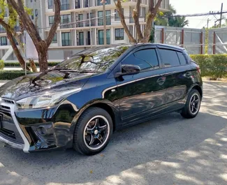 Wynajmij Toyota Yaris 2022 w Tajlandii. Paliwo: Benzyna. Moc: 94 KM ➤ Koszt od 826 THB za dobę.