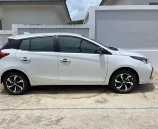 Toyota Yaris – samochód kategorii Ekonomiczny, Komfort na wynajem w Tajlandii ✓ Depozyt 5000 THB ✓ Ubezpieczenie: OC, SCDW, Pasażerowie, Od Kradzieży.