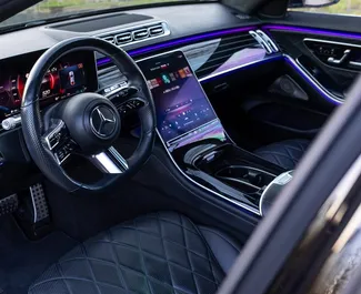 Mercedes-Benz S500 2024 do wynajęcia w Becici. Limit przebiegu nieograniczony.