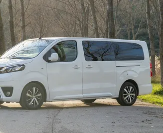 Wynajem samochodu Toyota Proace Verso nr 15910 (Automatyczna) w Becici, z silnikiem 2,5l. Diesel ➤ Bezpośrednio od Ivan w Czarnogórze.