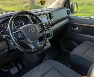 Silnik Diesel 2,5 l – Wynajmij Toyota Proace Verso w Becici.