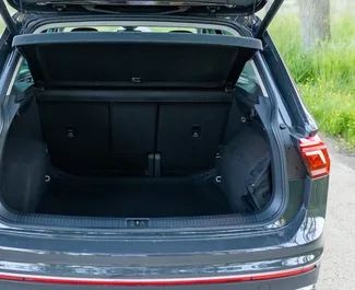 Volkswagen Tiguan 2023 do wynajęcia w Becici. Limit przebiegu nieograniczony.
