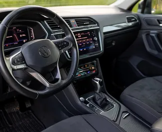 Volkswagen Tiguan 2023 – wynajem od właścicieli w Becici (Czarnogóra).