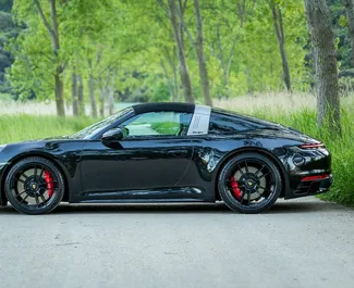 Wynajmij Porsche 911 Carrera Cabrio 2025 w Czarnogórze. Paliwo: Benzyna. Moc: 500 KM ➤ Koszt od 1000 EUR za dobę.