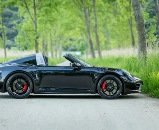 Porsche 911 Carrera Cabrio 2025 do wynajęcia w Becici. Limit przebiegu nieograniczony.