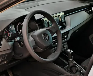 Wynajmij Skoda Kamiq 2024 w Czarnogórze. Paliwo: Benzyna. Moc: 100 KM ➤ Koszt od 40 EUR za dobę.