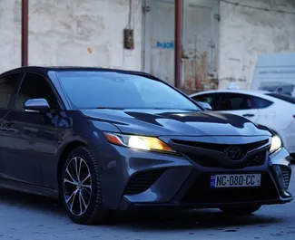 Toyota Camry – samochód kategorii Komfort, Premium na wynajem w Gruzji ✓ Depozyt 200 GEL ✓ Ubezpieczenie: OC, CDW, SCDW, Pasażerowie, Od Kradzieży, Bez Depozytu.