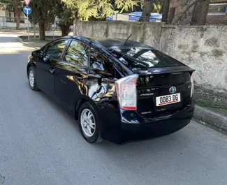 Toyota Prius – samochód kategorii Ekonomiczny, Komfort na wynajem w Gruzji ✓ Depozyt 300 GEL ✓ Ubezpieczenie: OC, SCDW, FDW, Pasażerowie, Od Kradzieży.