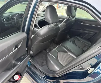 Toyota Camry 2018 do wynajęcia w Tbilisi. Limit przebiegu nieograniczony.