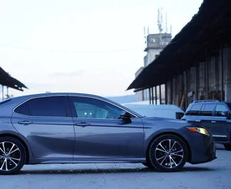 Toyota Camry 2019 – wynajem od właścicieli w Tbilisi (Gruzja).