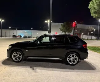 Wynajmij BMW X1 2013 w Albanii. Paliwo: Diesel. Moc:  KM ➤ Koszt od 35 EUR za dobę.