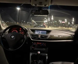 BMW X1 2013 do wynajęcia w Tiranie. Limit przebiegu nieograniczony.
