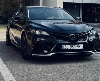 Toyota Camry 2020 do wynajęcia w Tbilisi. Limit przebiegu nieograniczony.