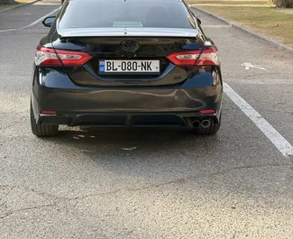 Toyota Camry – samochód kategorii Komfort, Premium na wynajem w Gruzji ✓ Depozyt 200 GEL ✓ Ubezpieczenie: OC, CDW, SCDW, Pasażerowie, Od Kradzieży, Bez Depozytu.