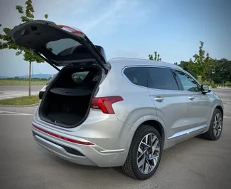 Hyundai Santa Fe 2023 do wynajęcia w Lublanie. Limit przebiegu nieograniczony.