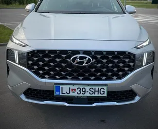 Wynajmij Hyundai Santa Fe 2023 w Słowenii. Paliwo: Diesel. Moc: 195 KM ➤ Koszt od 200 EUR za dobę.