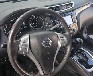 Wynajmij Nissan Rogue 2014 w Gruzji. Paliwo: Benzyna. Moc: 130 KM ➤ Koszt od 62 GEL za dobę.