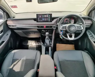 Wynajmij Toyota Yaris Ativ 2025 w Tajlandii. Paliwo: Benzyna. Moc: 98 KM ➤ Koszt od 800 THB za dobę.