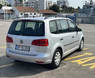 Wynajmij Volkswagen Touran 2013 w Czarnogórze. Paliwo: Diesel. Moc: 105 KM ➤ Koszt od 40 EUR za dobę.