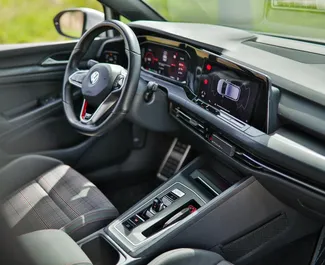 Volkswagen Golf 8 2023 do wynajęcia w Becici. Limit przebiegu nieograniczony.