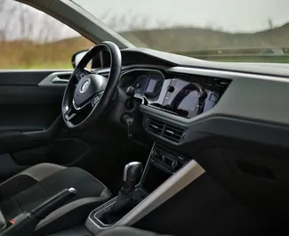 Volkswagen Polo 2022 – wynajem od właścicieli w Becici (Czarnogóra).