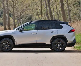 Toyota Rav4 2022 do wynajęcia w Becici. Limit przebiegu nieograniczony.