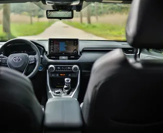 Wynajem samochodu Toyota Rav4 nr 12167 (Automatyczna) w Becici, z silnikiem 2,5l. Hybryda ➤ Bezpośrednio od Ivan w Czarnogórze.