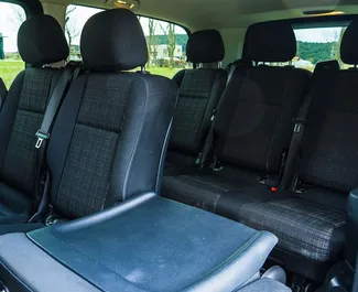 Wnętrze Mercedes-Benz Vito Tourer Pro do wynajęcia w Czarnogórze. Doskonały samochód 9-osobowy. ✓ Skrzynia Automatyczna.