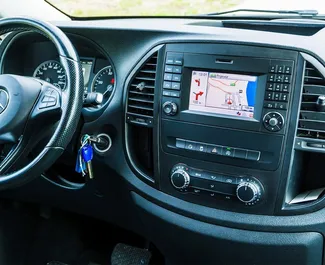 Mercedes-Benz Vito Tourer Pro 2019 do wynajęcia w Becici. Limit przebiegu nieograniczony.