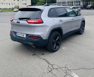 Silnik Benzyna 3,2 l – Wynajmij Jeep Cherokee w Kutaisi.
