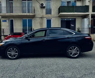 Toyota Camry – samochód kategorii Komfort, Premium na wynajem w Gruzji ✓ Depozyt 200 GEL ✓ Ubezpieczenie: OC, CDW, SCDW, Pasażerowie, Od Kradzieży, Bez Depozytu.