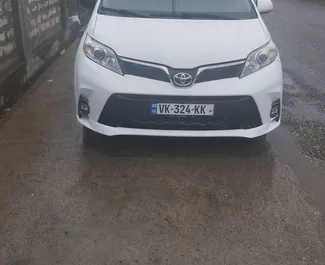 Wypożyczalnia Toyota Sienna w Kutaisi, Gruzja ✓ Nr 15913. ✓ Skrzynia Automatyczna ✓ Opinii: 0.