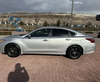 Wynajem samochodu Nissan Altima nr 15862 (Automatyczna) na lotnisku w Erewaniu, z silnikiem 2,5l. Benzyna ➤ Bezpośrednio od Nairi w Armenii.