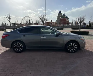 Wynajem samochodu Nissan Altima nr 15863 (Automatyczna) na lotnisku w Erewaniu, z silnikiem 2,5l. Benzyna ➤ Bezpośrednio od Nairi w Armenii.