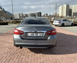 Wynajmij Nissan Altima 2018 w Armenii. Paliwo: Benzyna. Moc: 181 KM ➤ Koszt od 50 USD za dobę.