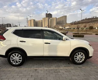 Wynajmij Nissan Rogue 2018 w Armenii. Paliwo: Benzyna. Moc: 170 KM ➤ Koszt od 50 USD za dobę.