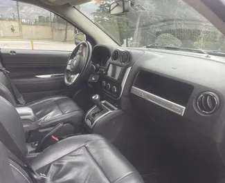 Wynajmij Jeep Compass 2017 w Gruzji. Paliwo: Benzyna. Moc:  KM ➤ Koszt od 69 GEL za dobę.