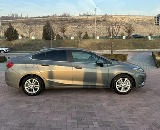 Wynajem samochodu Chevrolet Cruze nr 15877 (Automatyczna) na lotnisku w Erewaniu, z silnikiem 1,4l. Benzyna ➤ Bezpośrednio od Nairi w Armenii.